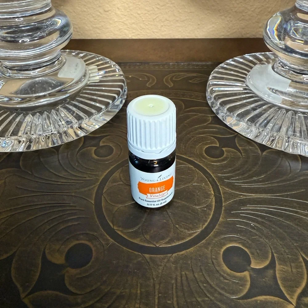 Young Living Orange Essential Oil with White Cap - Picture 1 of 1